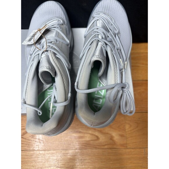 Athletic_Shoes